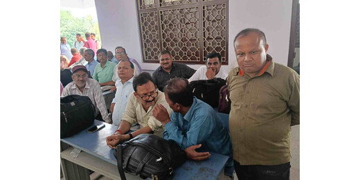 मूल्यांकन भत्ता बंद करने पर शिक्षकों में आक्रोश, कॉपी जांच का किया बहिष्कार 
